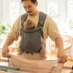 Babytrage Essential Grau