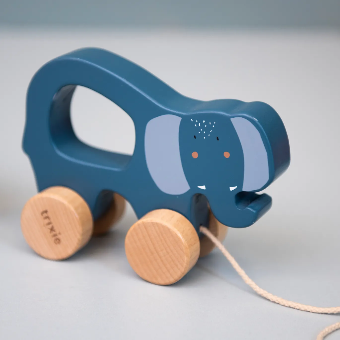 Holz Nachziehtier Mrs. Elephant