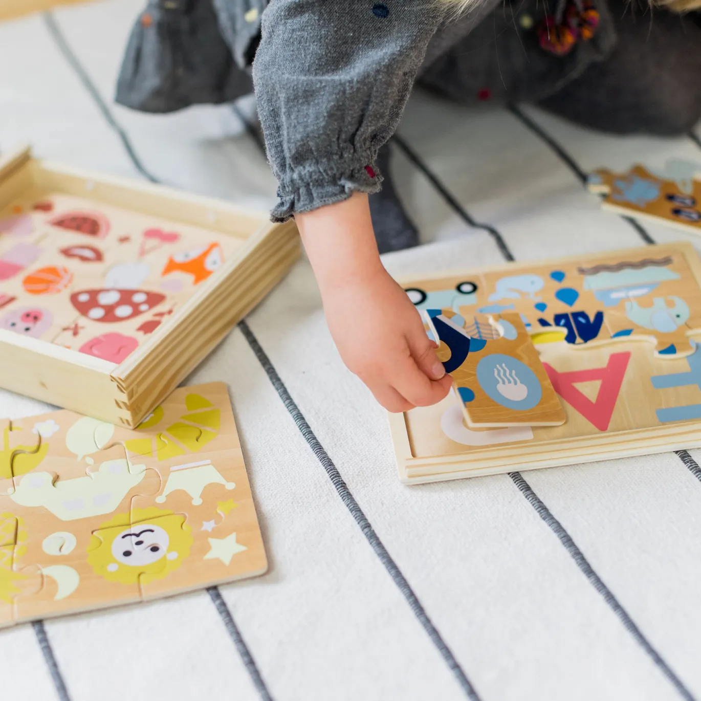 Holzpuzzle-Set Farben