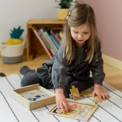 Holzpuzzle-Set Farben