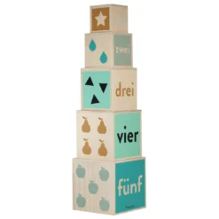 Holz-Stapelturm