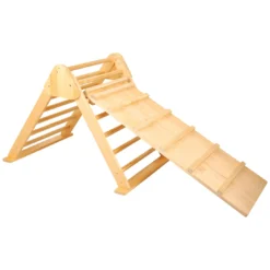 Kletterpyramide mit Leiter