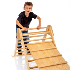 Kletterpyramide mit Leiter