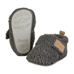 Krabbelschuhe aus Flauschbouclé