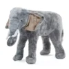Stehender Elefant