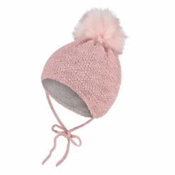 Strickmütze mit Bommel