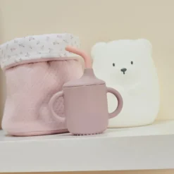 Trinkbecher mit Strohhalm